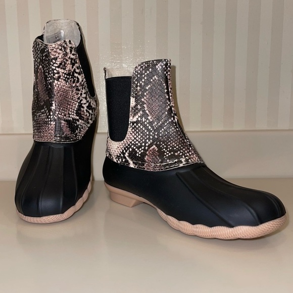 Outwoods Taupe And Black Snake Print Fleece Lined Duck Boots Rain Snow Boots - Picture 7 of 16